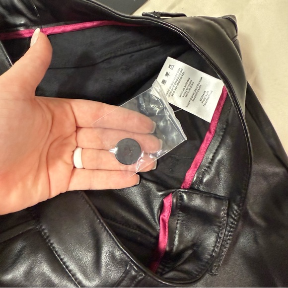 Kut From the Kloth Women’s Faux Leather Ellery Front Slit Flare Pants Size 4 - Picture 13 of 13